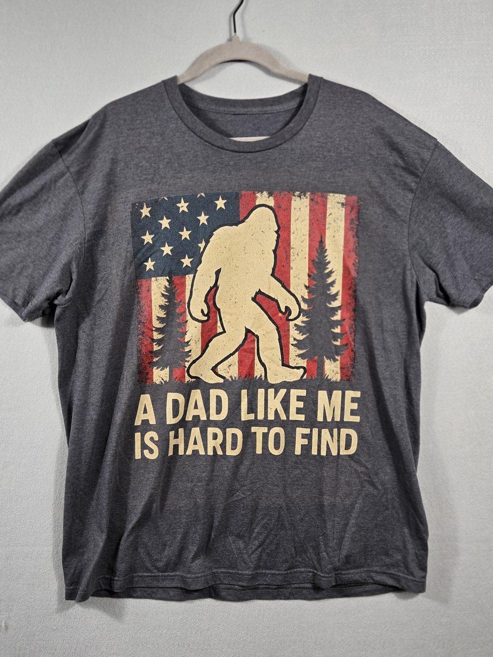 Bigfoot A Dad Like Me Is Hard To Find T-Shirt Gray Mens Large